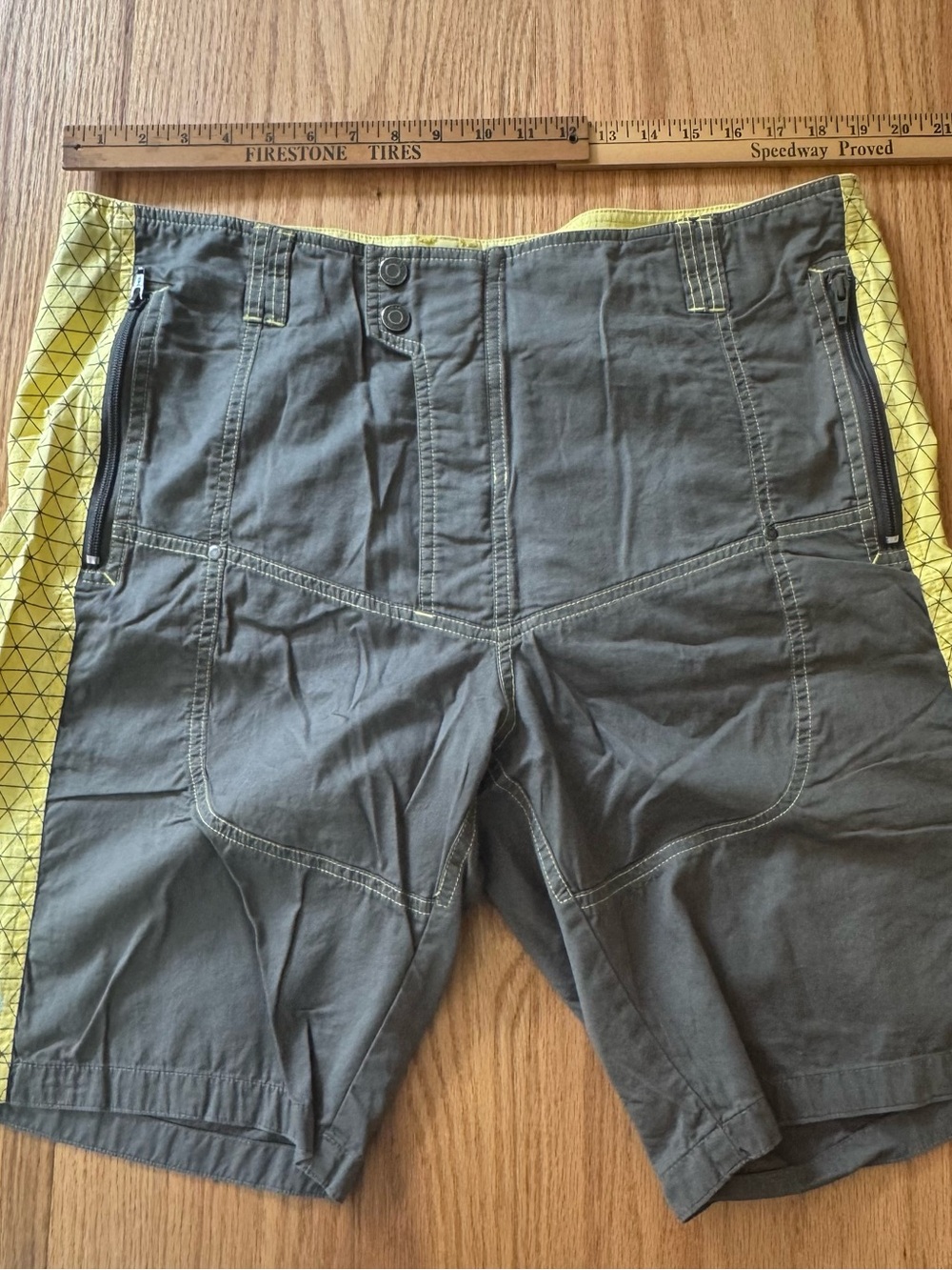 Vintage Nasty Pig Y2K Tech Utility Shorts Grey/Yellow Mens Size 38